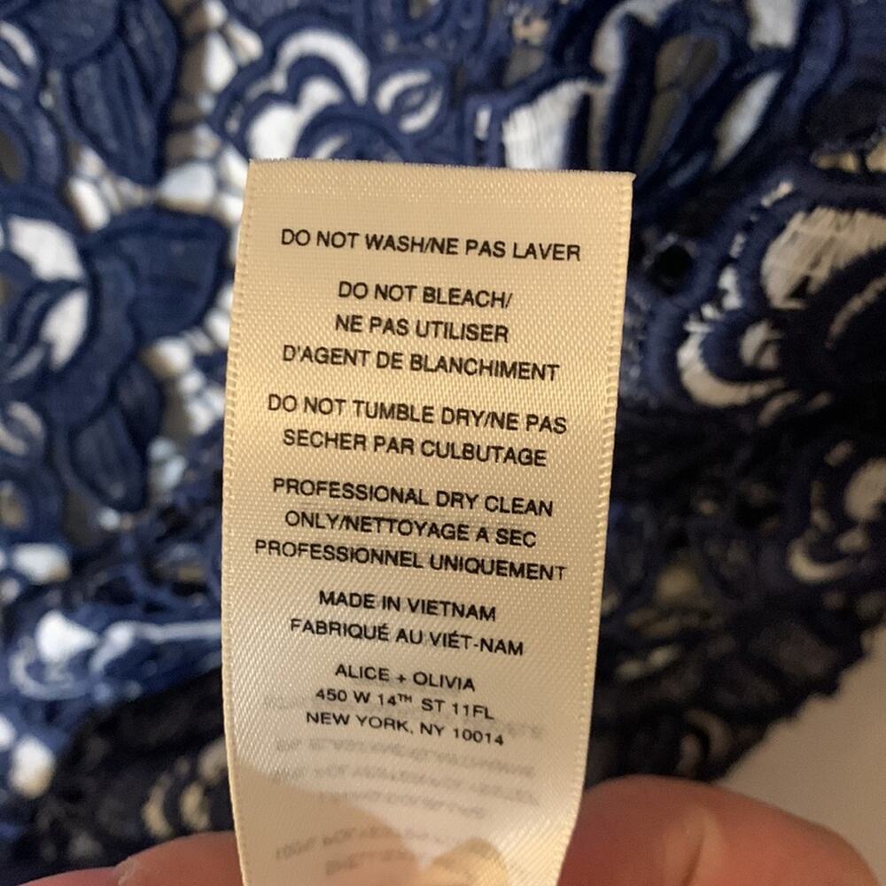 Alice + Olivia womens 4 small Jacki V neck lace dress navy blue with rose new - Picture 10 of 13